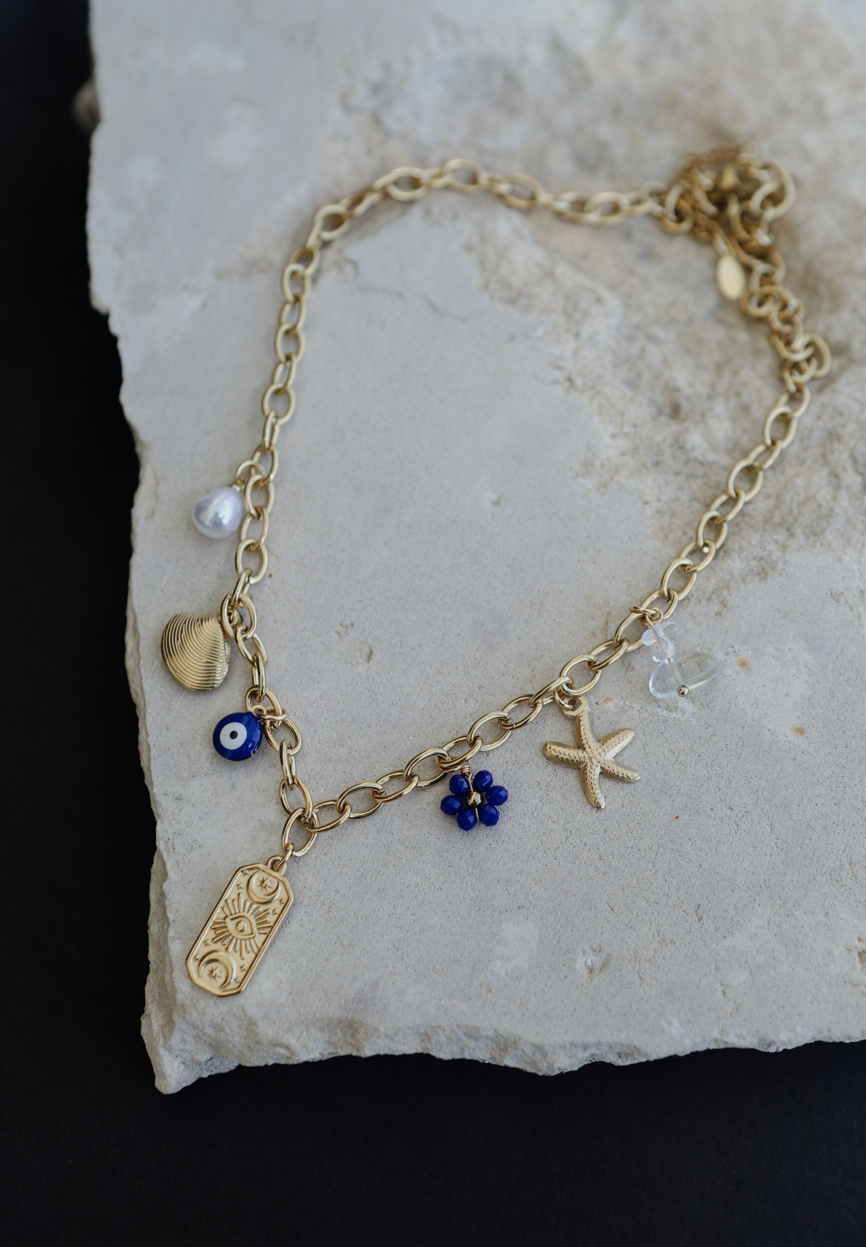 Linear Necklace