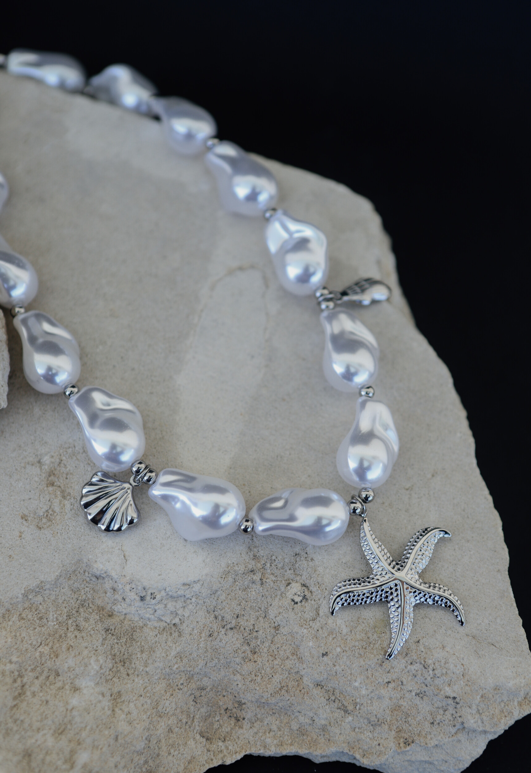 Helmi Pearl Necklace