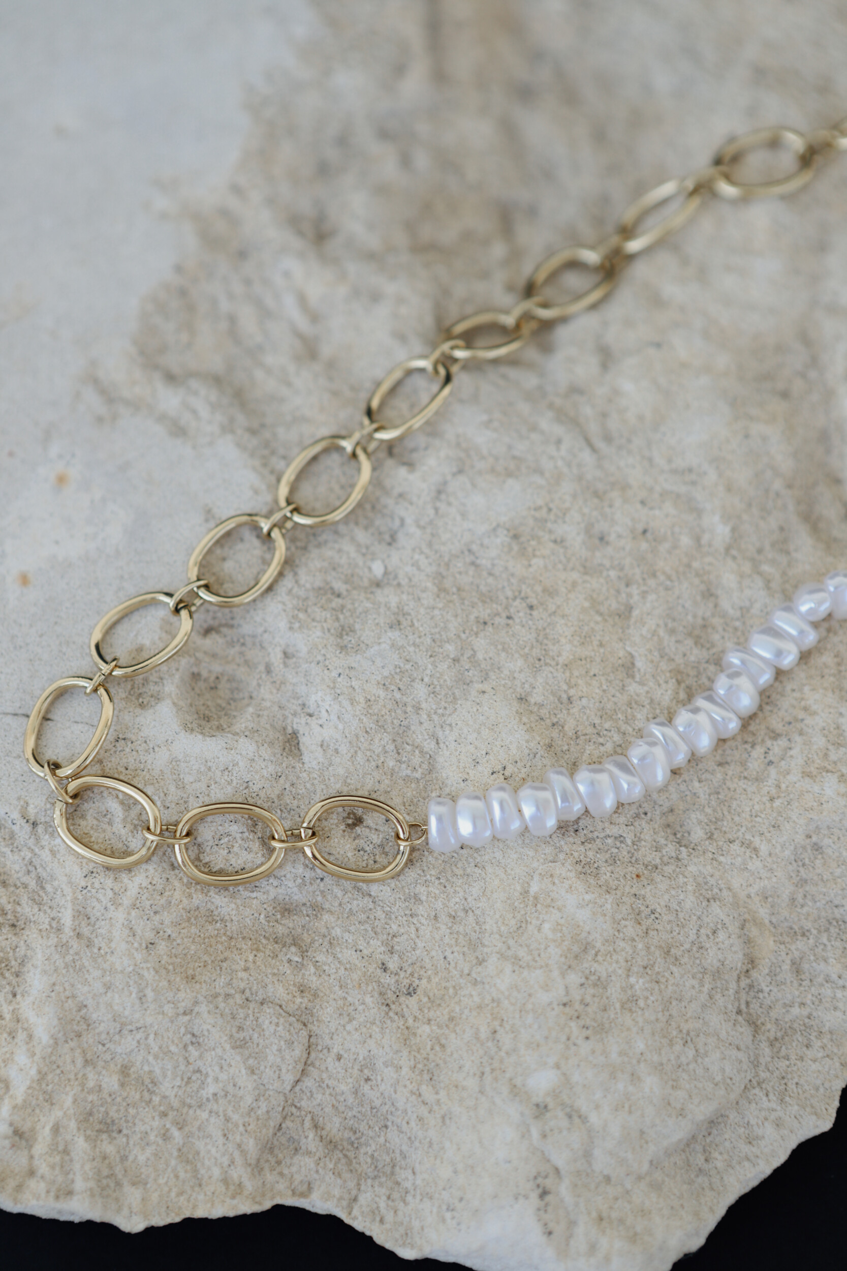 Arvid Pearly Necklace